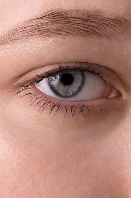 фото нервного тика глаза